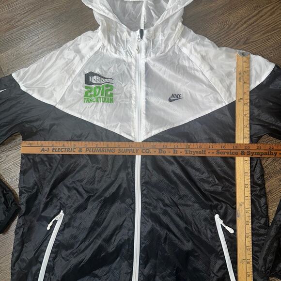 Nike USA Track & Field Jacket Mens Medium 2012 Olympic Tracktown windrunner lite - Picture 3 of 16